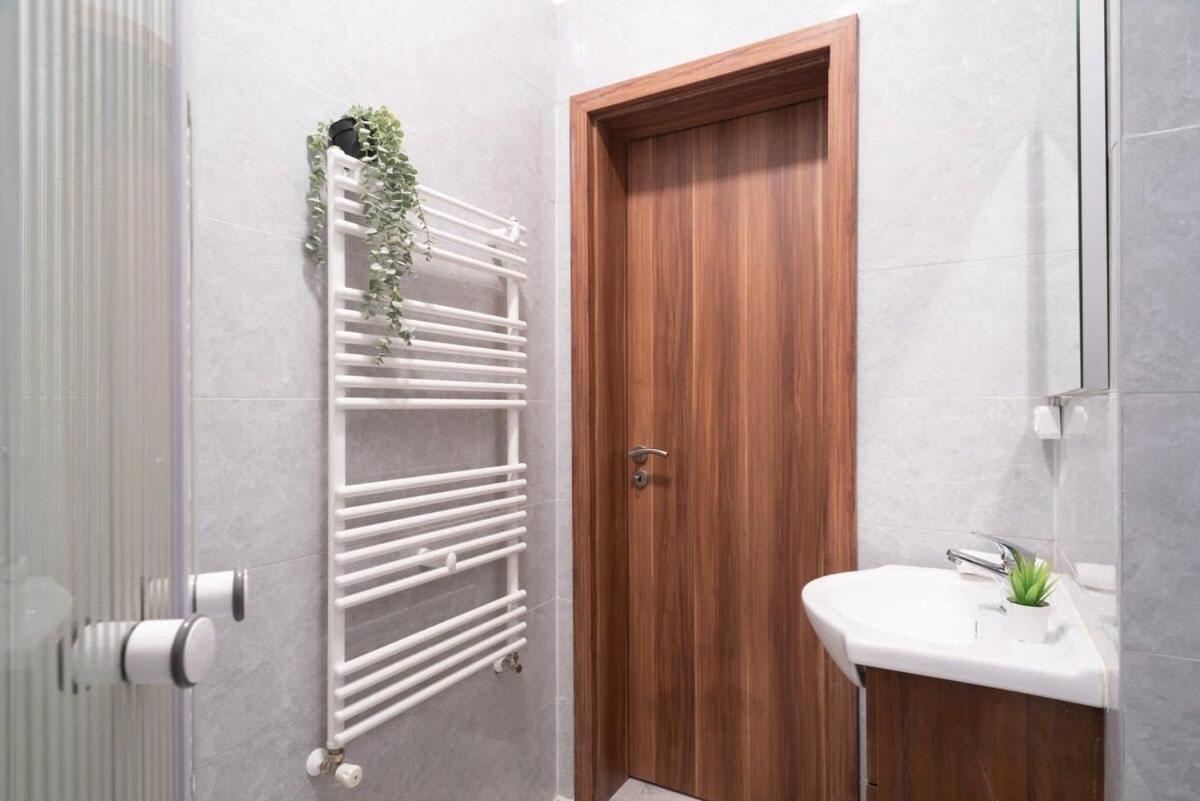 New Spacious Apartment At Superb Location บูดาเปสต์ ภายนอก รูปภาพ